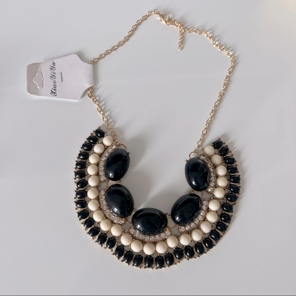 Statement necklace in black and white stones - Picture 2 of 4